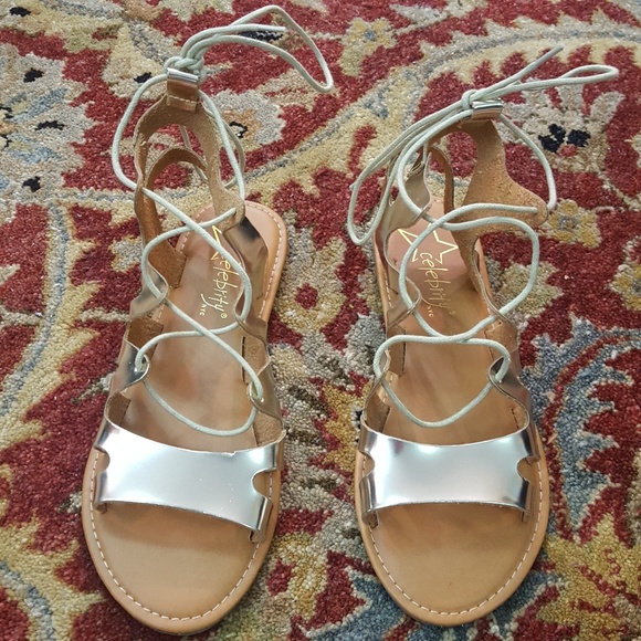 New sandals - Picture 2 of 4